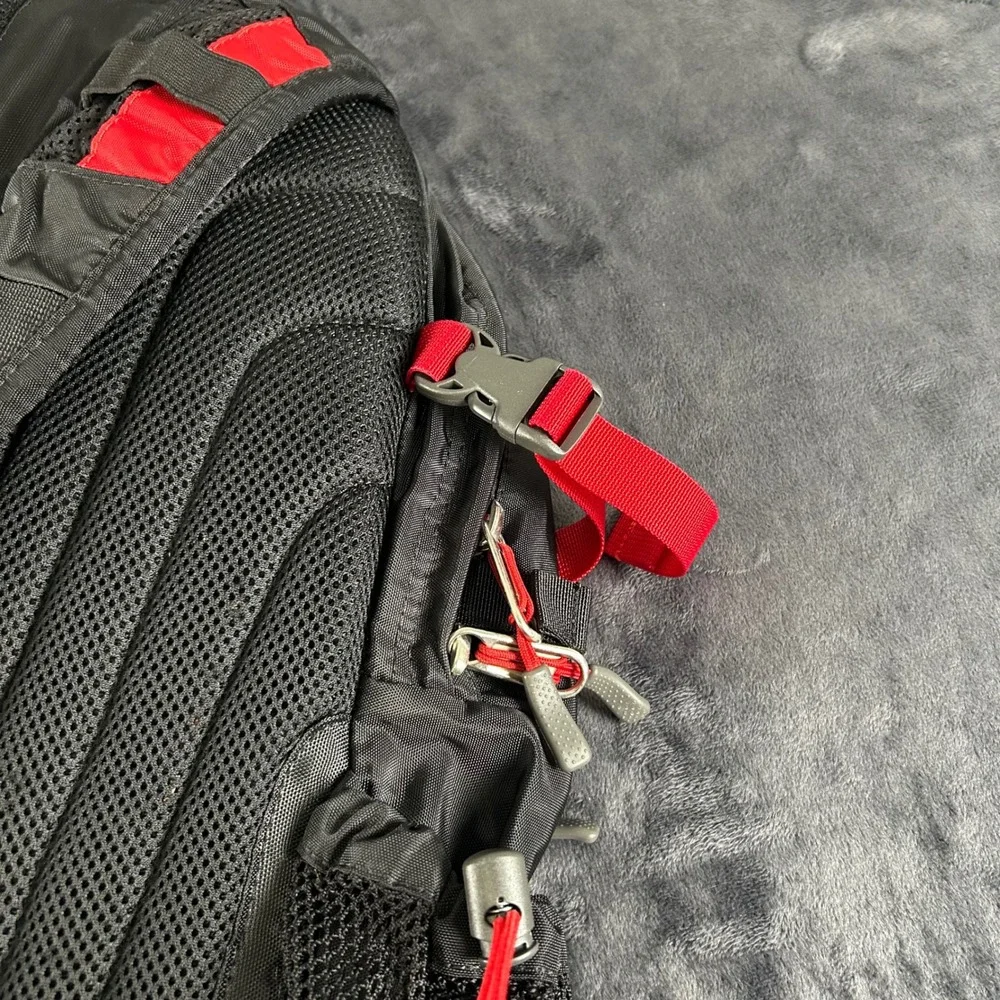 The North Face Recon Backpack Unisex OS Black Red Mesh Front Stash Pocket